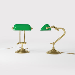 Mini banker's lamp with green glass shade and compact adjustable brass structure with dual joints and pull chain by Ghidini 1849 - Finish: OBV Bronze Satin Light Brass