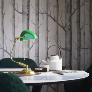 Banker’s lamp in brass with green shade, perfect for offices, studies, and classic interiors by Ghidini 1849 - Finish: OLV Polished Brass