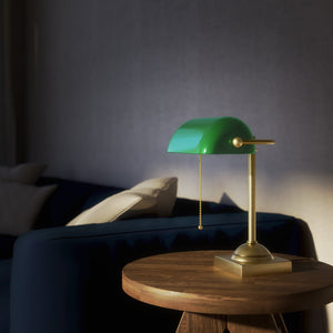 Vintage brass banker’s lamp with green shade, retro design perfect for desks and elegant offices by Ghidini 1849 - Finish: OBV Bronze Satin Light Brass