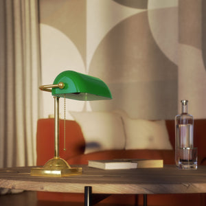 Vintage brass banker’s lamp with green shade, retro design perfect for desks and elegant offices by Ghidini 1849 - Finish: OLV Polished Brass