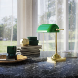 Vintage brass banker’s lamp with green shade, retro design perfect for desks and elegant offices by Ghidini 1849 - Finish: OLV Polished Brass