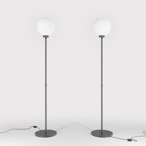 Brass floor lamp with frosted glass globe, elegant lighting for interiors - Finish: OBR Dark Bronze