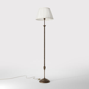 Classic floor lamp Simona collection with decorated brass stem and large pleated ivory white fabric lampshade on ornamental base by Ghidini 1849 - Finish: OAS Antique Brass
