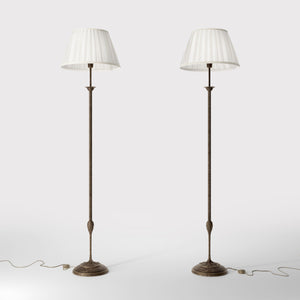 Classic floor lamp Simona collection with decorated brass stem and large pleated ivory white fabric lampshade on ornamental base by Ghidini 1849 - Finish: OAS Antique Brass