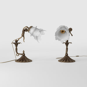 Art Nouveau table lamp with dancing brass putto, petal-shaped frosted glass shade, fan-decorated base by Ghidini 1849 - Finish: OAS Antique Brass