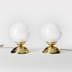 1930s style table lamp with glossy white glass globe and domed brass base Italian retro design - Finish: OLV Polished Brass