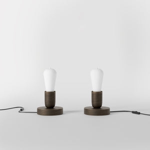 Minimalist brass table lamp, essential and elegant design, ideal for bedside tables, desks, and shelves by Ghidini 1849 - Finish: OBM Bronze Satin Matt Brass