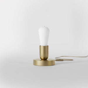 Minimalist brass table lamp, essential and elegant design, ideal for bedside tables, desks, and shelves by Ghidini 1849 - Finish: OBV Bronze Satin Light Brass