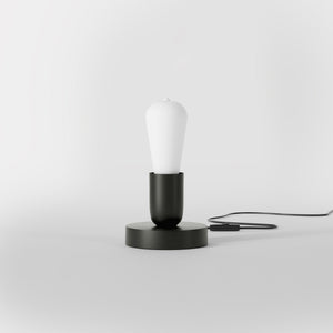 Minimalist brass table lamp, essential and elegant design, ideal for bedside tables, desks, and shelves by Ghidini 1849 - Finish: ONO Matt Black