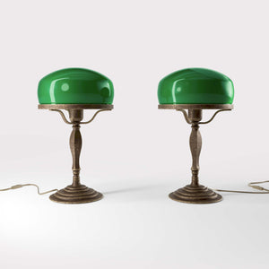 Vintage mushroom lamp in brass with green glass shade, elegant and timeless design by Ghidini 1849 - Finish: OAS Antique Brass