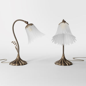 Brass table lamp with floral frosted glass shade, elegant Art Nouveau design for refined interiors by Ghidini 1849 - Finish: OAS Antique Brass