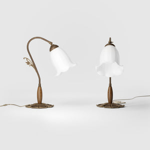 Floral brass table lamp with frosted glass shade and decorative base by Ghidini 1849 - Finish: OAS Antique Brass