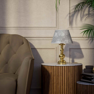 Brass table lamp with turned base and embroidered ivory fabric shade, classic design for interior lighting - Finish: OLV Polished Brass