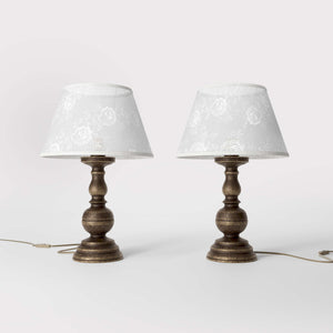 Brass table lamp with turned base and ivory fabric shade embroidered with floral motifs, classic design for interiors - Finish: OAS Antique Brass