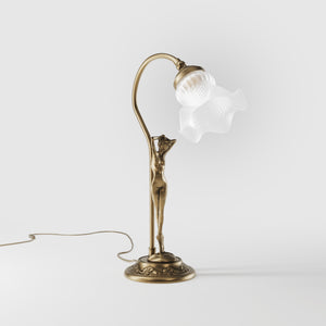 Liberty table lamp in brass with sculptural female figure and wavy frosted glass shade, base decorated with floral motifs by Ghidini 1849 - Finish: OBS Bronze Satin Brass