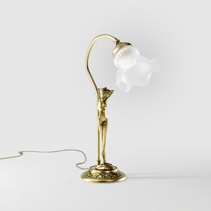 Liberty table lamp in brass with sculptural female figure and wavy frosted glass shade, base decorated with floral motifs by Ghidini 1849 - Finish: OBV Bronze Satin Light Brass
