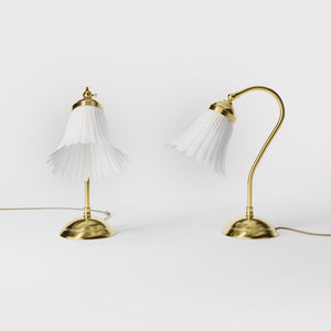 Table lamp with adjustable brass arm and wavy frosted glass shade, round base, classic Italian design by Ghidini 1849 - Finish: OLV Polished Brass