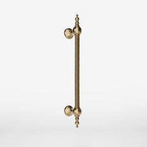 Brass pull handle with a twisted shaft, classic and elegant design, ideal for exclusive entrances by Ghidini 1849 - Finish: OBS Bronze Satin Brass