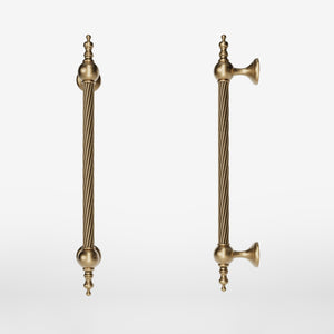 Brass pull handle with a twisted shaft, classic and elegant design, ideal for exclusive entrances by Ghidini 1849 - Finish: OBS Bronze Satin Brass
