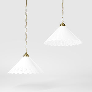 Classic pendant lamp with white pierced ceramic shade floral patterns and brass chain by Ghidini 1849 - Finish: OLV Polished Brass