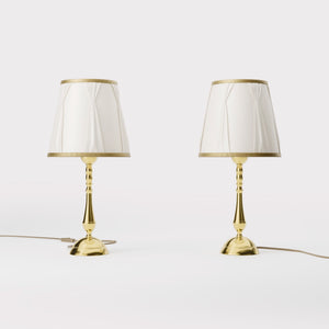 Classic brass table lamp with ivory fabric shade and decorative trims, round base and turned stem by Ghidini 1849 - Dimension/Finish: Small / OLV Polished Brass