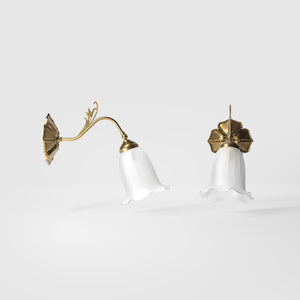 Floral brass wall lamp with frosted glass shade, romantic style by Ghidini 1849 - Finish: OBS Bronze Satin Brass