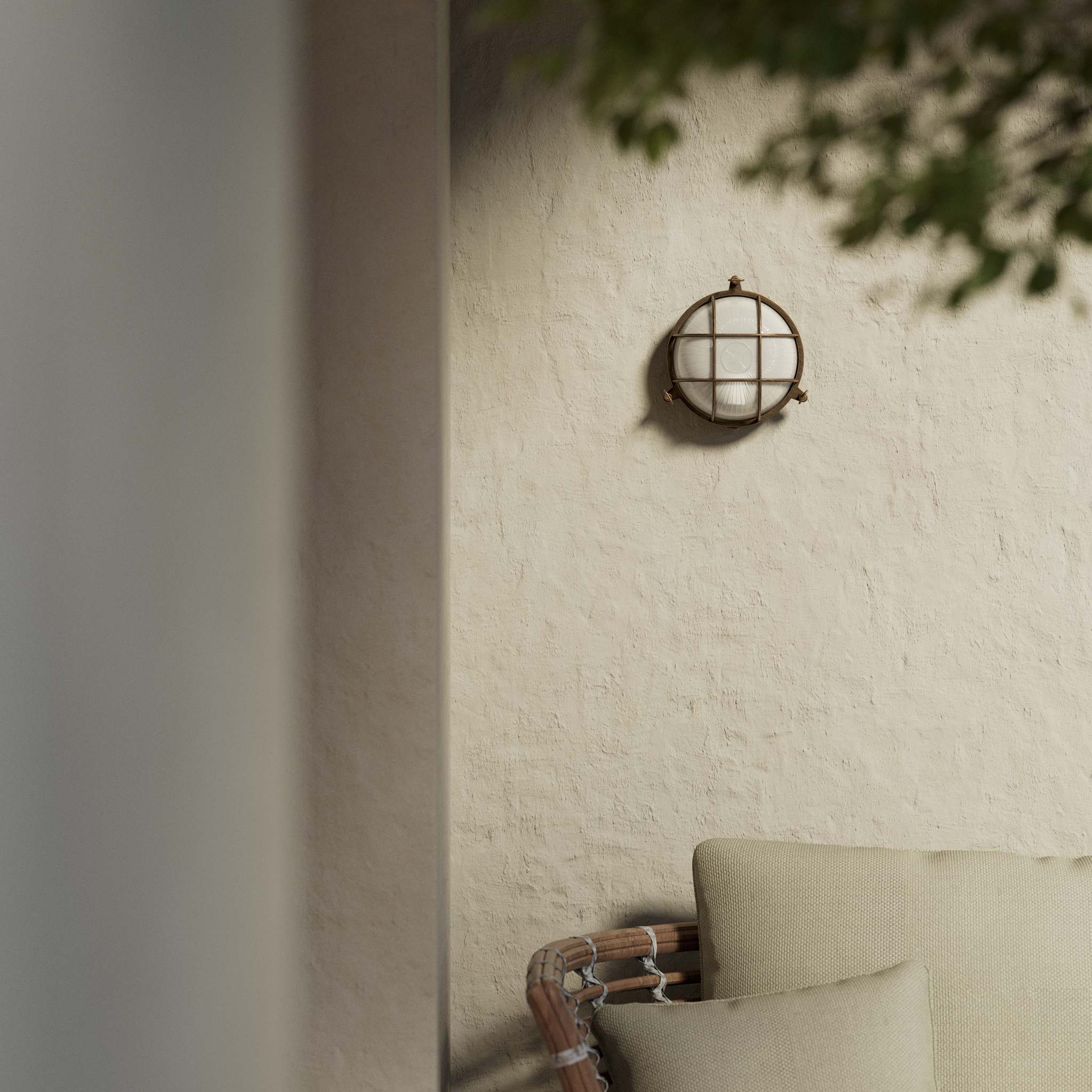 Round outdoor wall lamp in brass with protective grid and glass, marine style for outdoor lighting by Ghidini 1849 - Finish: OBM Bronze Satin Matt Brass