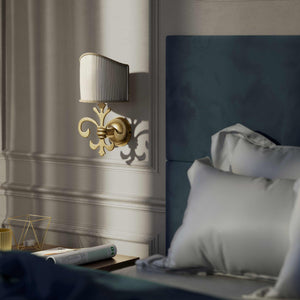 Baroque brass wall lamp with fleur-de-lis motif and decorative scrolls, ivory pleated shade, elegant classic style Made in Italy - Finish: OBS Bronze Satin Brass