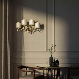 Classical four-light brass wall lamp with central fleur-de-lis and decorative scrolls, white pleated shades, refined Italian design - Finish: OLV Polished Brass