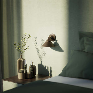 Brass wall-mounted light, vintage design with adjustable joint, elegant and functional interior lighting by Ghidini 1849 - Finish: OBM Bronze Satin Matt Brass