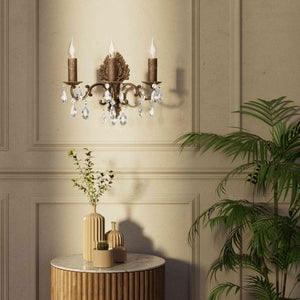 Baroque brass wall lamp with three lights and crystal pendants by Ghidini 1849 - Finish: OAS Antique Brass