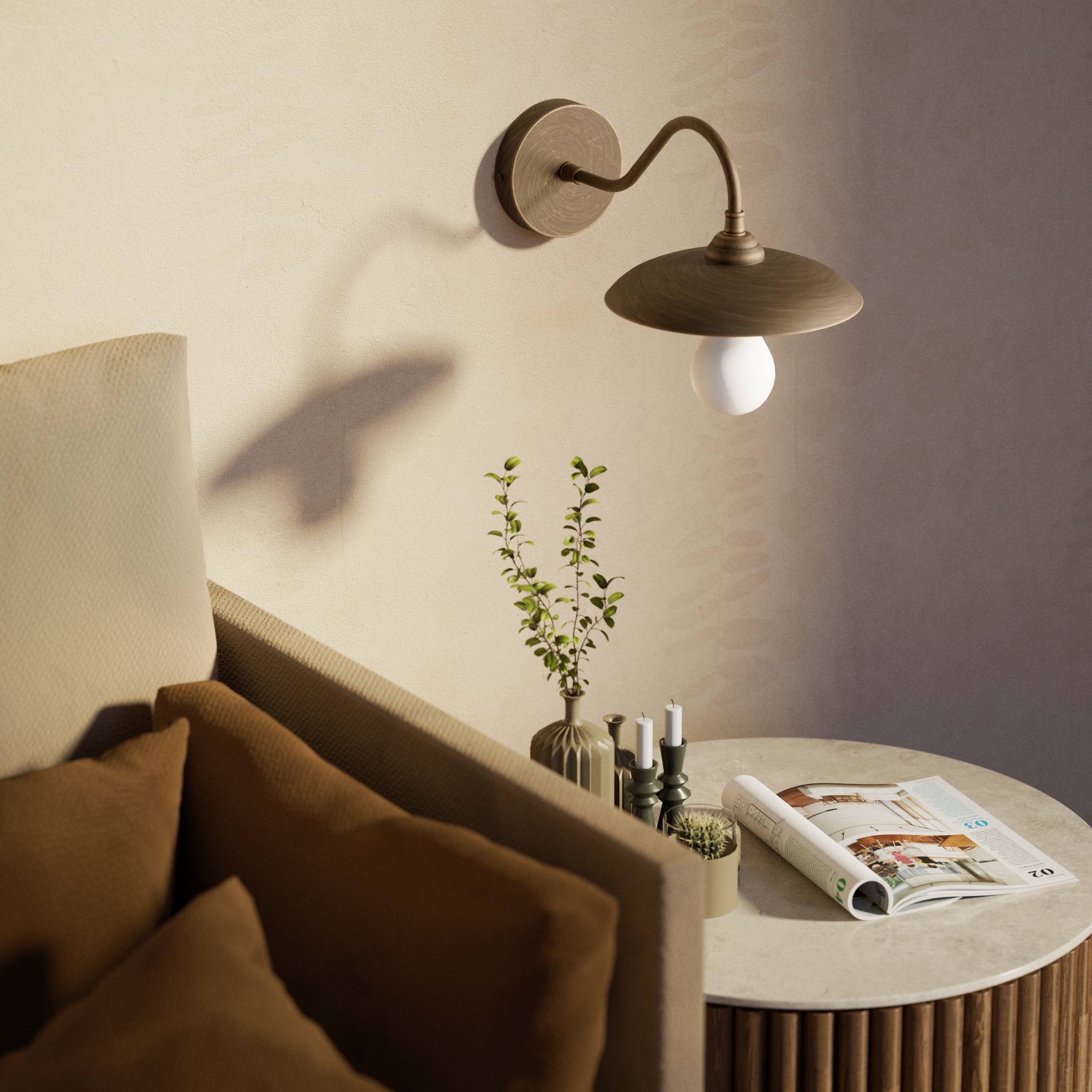 Vintage brass wall lamp with curved arm, ideal for sophisticated interiors by Ghidini 1849 - Finish: OBM Bronze Satin Matt Brass
