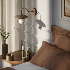 Vintage brass wall lamp with curved arm, ideal for sophisticated interiors by Ghidini 1849 - Finish: OBM Bronze Satin Matt Brass