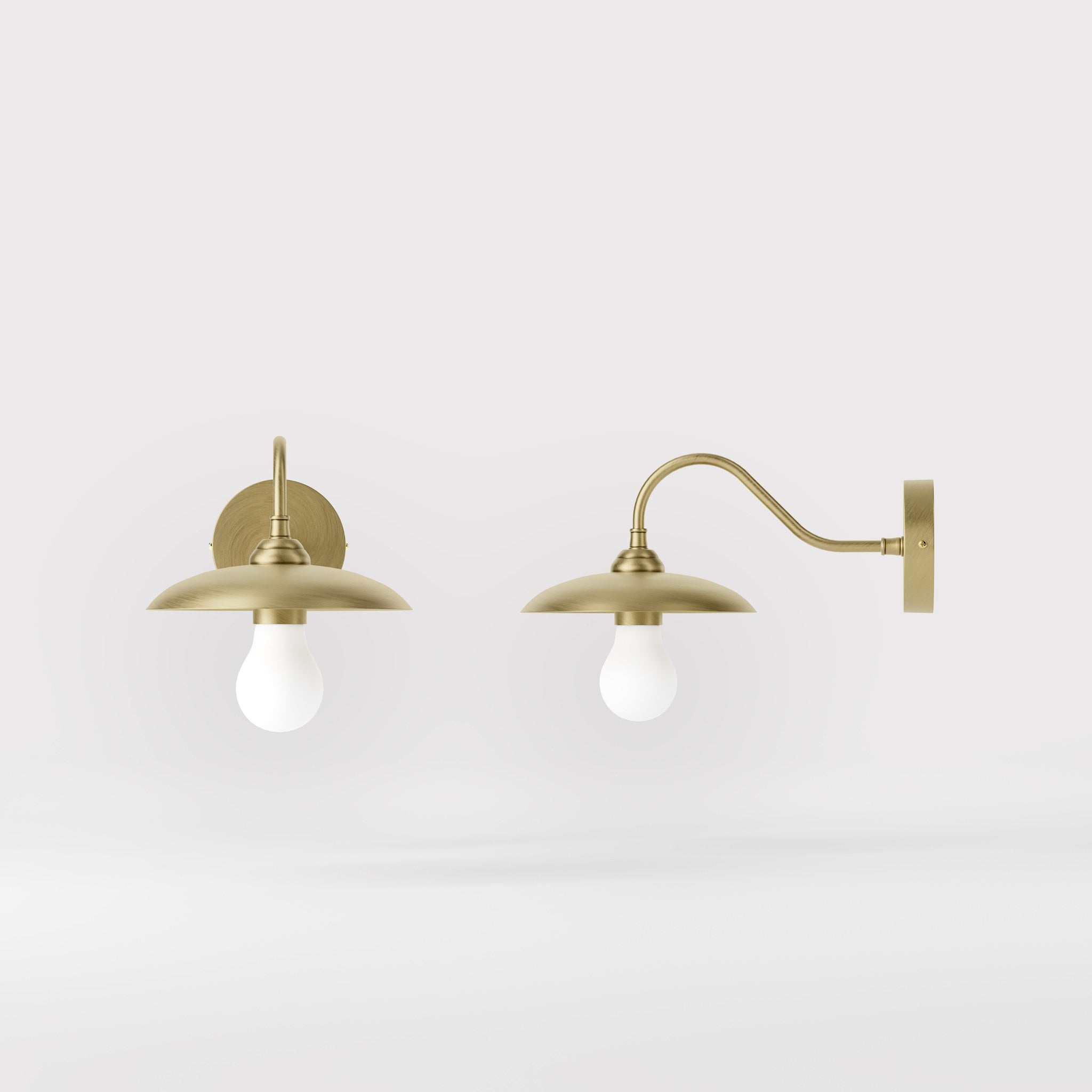 Vintage brass wall lamp with curved arm, ideal for sophisticated interiors by Ghidini 1849 - Finish: OBV Bronze Satin Light Brass