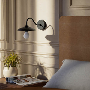 Vintage brass wall lamp with curved arm, ideal for sophisticated interiors by Ghidini 1849 - Finish: ONO Matt Black