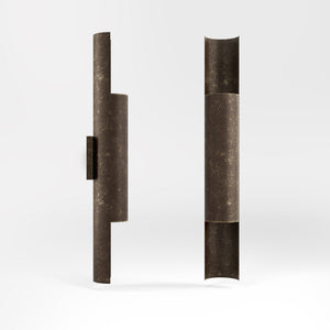 Contemporary brass wall lamp with tubular design, emits light upwards and downwards, ideal for modern spaces by Ghidini 1849 - Finish: OAS Antique Brass