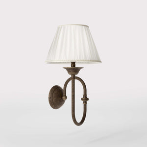 Classic brass wall lamp with curved arm and ivory pleated shade, design inspired by musical instruments Made in Italy by Ghidini 1849 - Finish: OAS Antique Brass