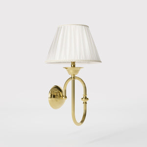 Classic brass wall lamp with curved arm and ivory pleated shade, design inspired by musical instruments Made in Italy by Ghidini 1849 - Finish: OLV Polished Brass