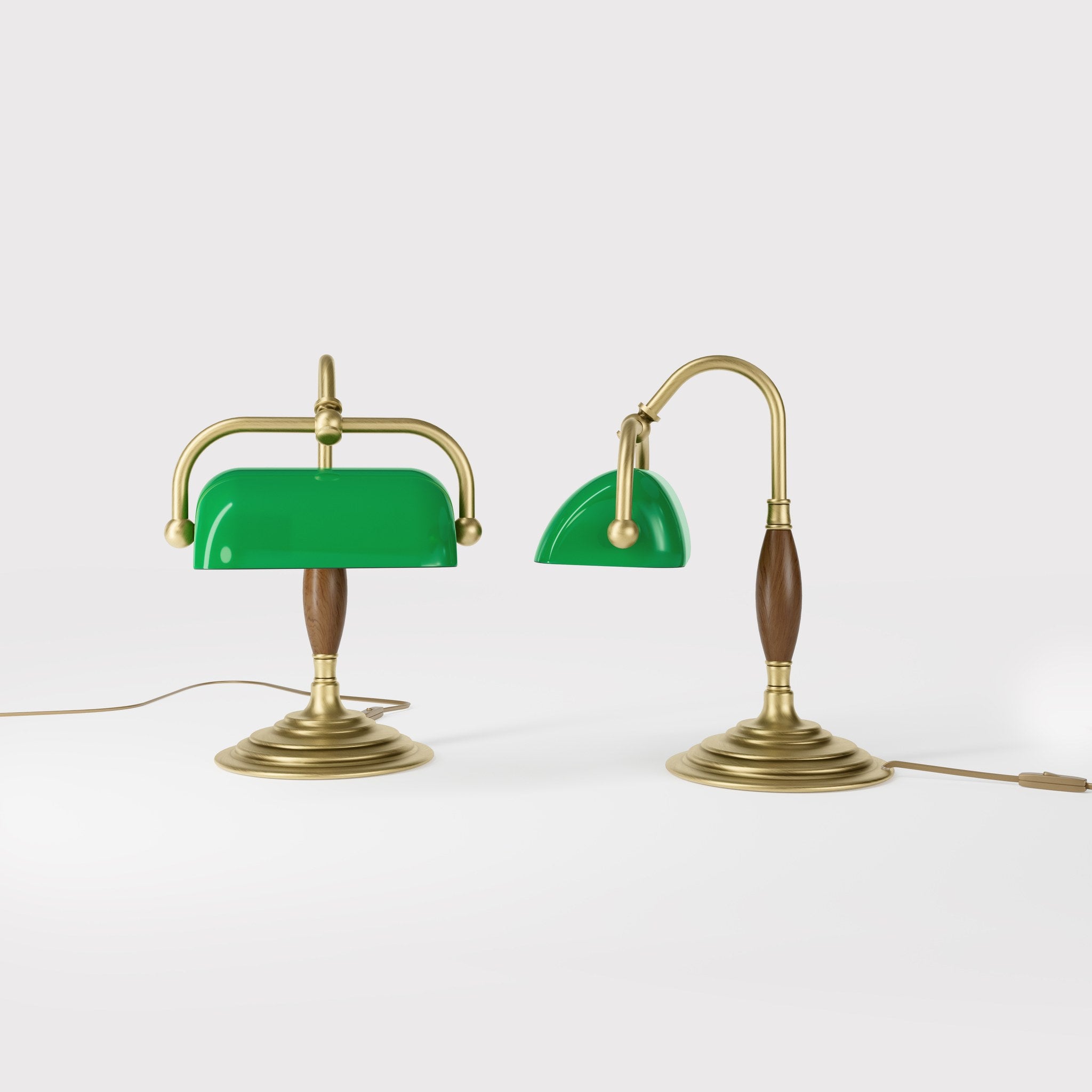 Petite brass and wood desk lamp with compact green shade and stepped concentric base in reduced format by Ghidini 1849 - Finish: OBV Bronze Satin Light Brass