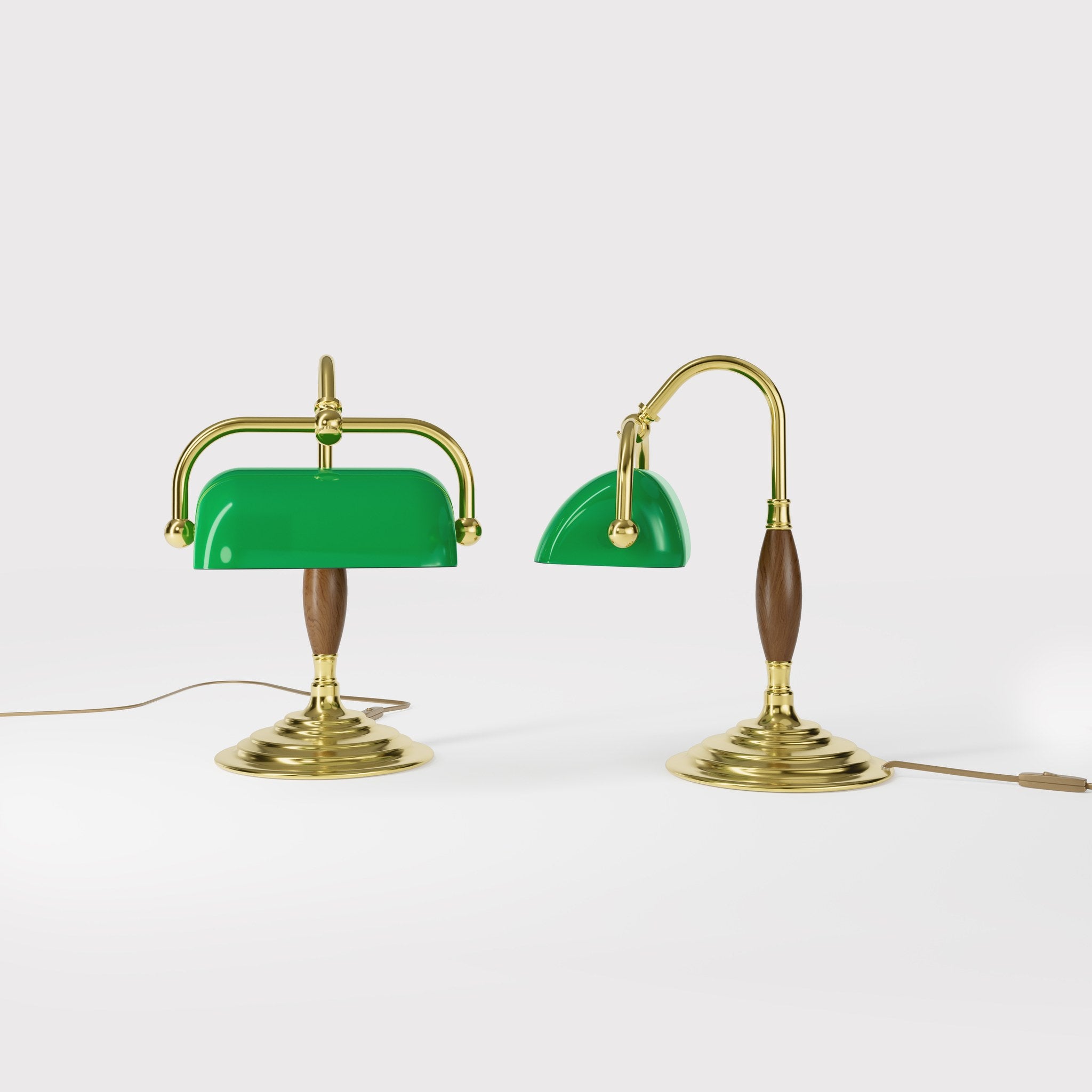Petite brass and wood desk lamp with compact green shade and stepped concentric base in reduced format by Ghidini 1849 - Finish: OLV Polished Brass