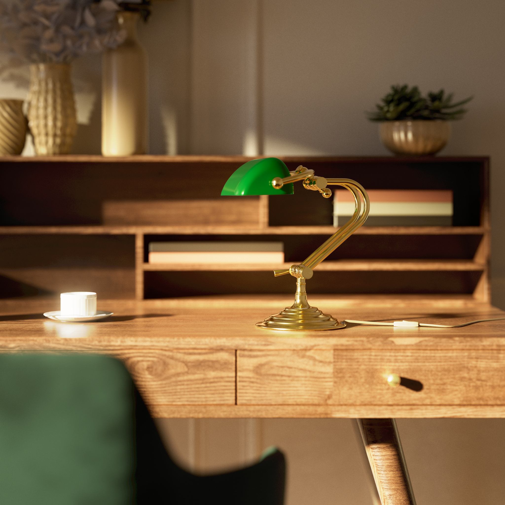 Mini banker's lamp with green glass shade and compact adjustable brass structure with dual joints and pull chain by Ghidini 1849 - Finish: OLV Polished Brass