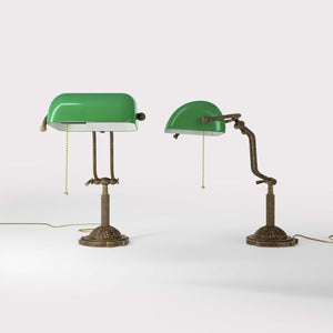 Banker's lamp with green glass shade double joint ornamental brass base with leaf motifs and pull chain by Ghidini 1849 - Finish: OAS Antique Brass