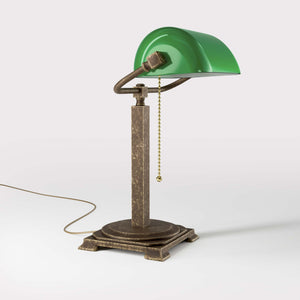 Executive library lamp with green glass shade and brass structure, decorative geometric base and golden pull chain by Ghidini 1849 - Finish: OAS Antique Brass