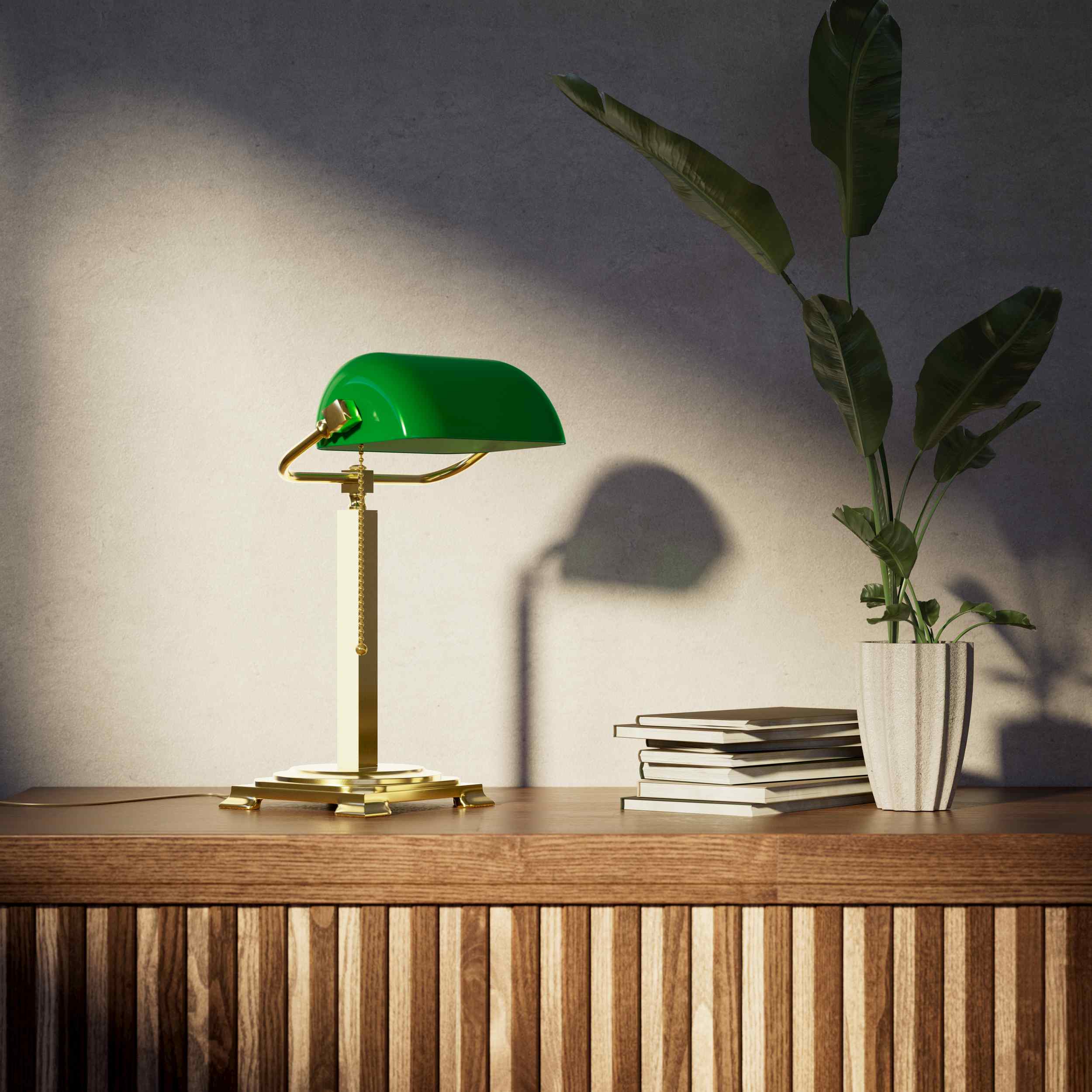 Executive library lamp with green glass shade and brass structure, decorative geometric base and golden pull chain by Ghidini 1849 - Finish: OLV Polished Brass
