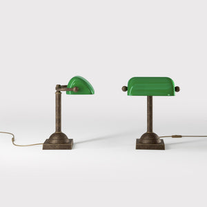 Compact banker's lamp with green glass shade and brass structure, square base and essential design by Ghidini 1849 - Finish: OAS Antique Brass