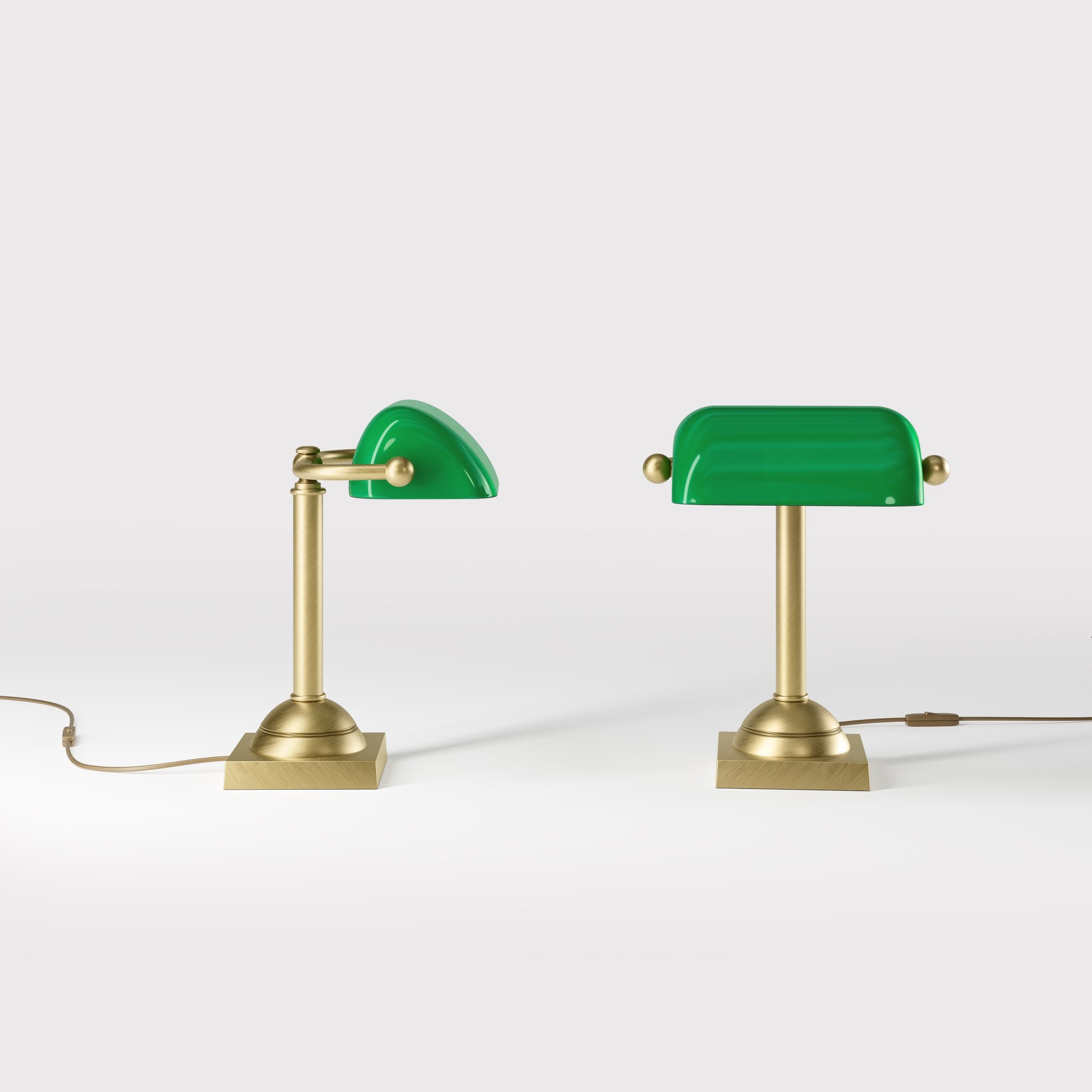 Compact banker's lamp with green glass shade and brass structure, square base and essential design by Ghidini 1849 - Finish: OBV Bronze Satin Light Brass