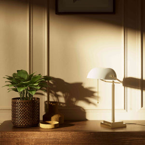 Banker's desk lamp with white glass shade and brass structure, geometric base and golden pull chain for operation by Ghidini 1849 - Finish: OLV Polished Brass