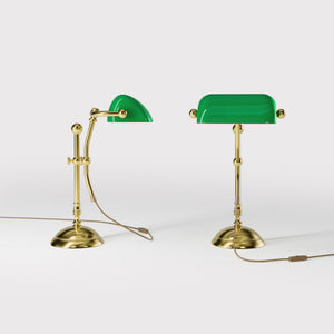 Compact banker's desk lamp with green shade, height-adjustable arm and brass structure by Ghidini 1849 | Finish: OLV Polished Brass