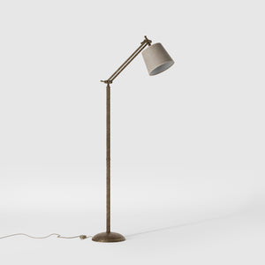 Classic brass floor lamp with ribbed stem, adjustable double joint and grey linen-effect fabric shade Made in Italy by Ghidini 1849 - Finish: OAS Antique Brass