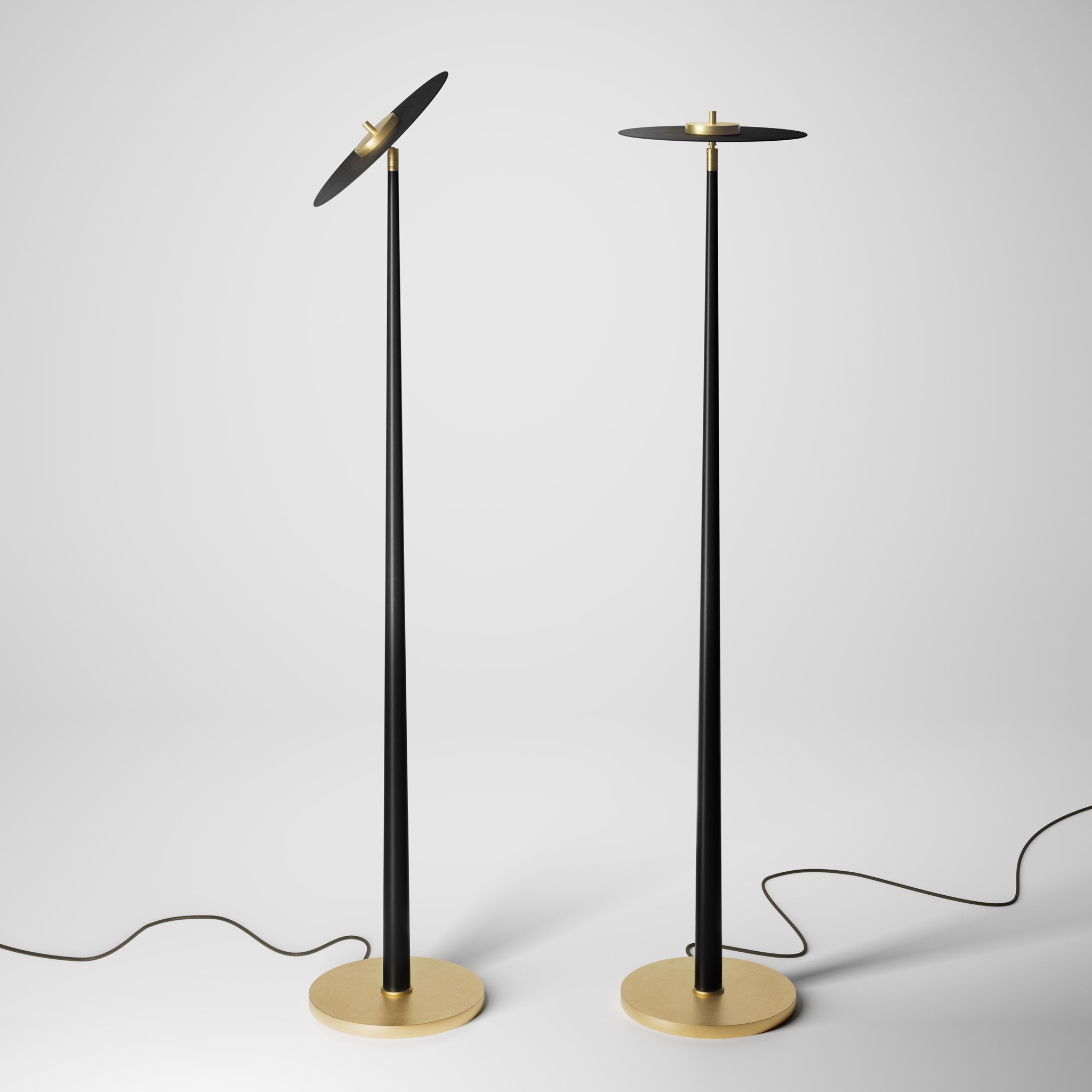 Modern floor lamp in brass and iron with an adjustable black disc, minimalist design, perfect for living rooms and office spaces by Ghidini 1849 - Finish: OBV Bronze Satin Light Brass